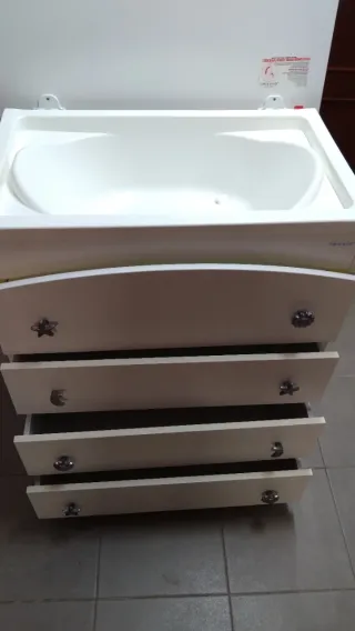 Cómoda bebé Micuna blanca