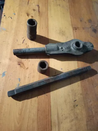 Llave carraca para tuercas de camión