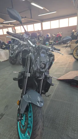 Yamaha MT09 Negra/Gris Manual