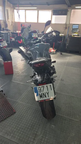 Yamaha MT09 Negra/Gris Manual