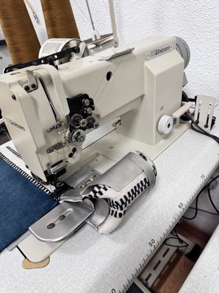 Máquina de coser industrial