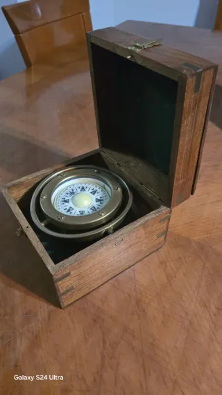 Bussola nautica C. Plath Hamburg in scatola di legno