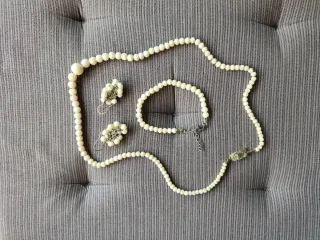 Conjunto antiguo coral blanco