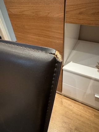 4 Sillas de comedor marron y plateadas