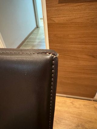 4 Sillas de comedor marron y plateadas