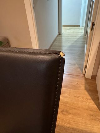 4 Sillas de comedor marron y plateadas