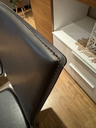 4 Sillas de comedor marron y plateadas