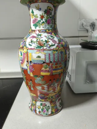 Jarrón de porcelana japonés multicolor