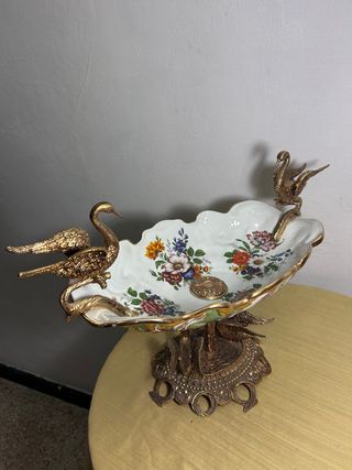 Centro de mesa porcelana y metal cisnes