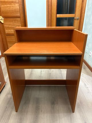 Mesa de escritorio de madera