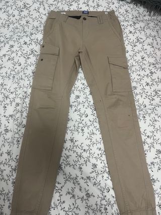 Pantalón cargo beige