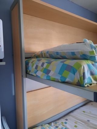 Litera abatible con colchones y nórdicos