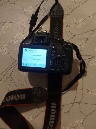 Cámara Canon EOS 1100D + Objetivo 18-55mm