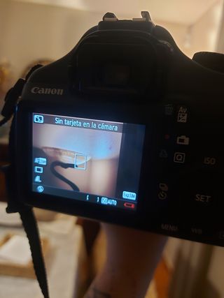 Cámara Canon EOS 1100D + Objetivo 18-55mm