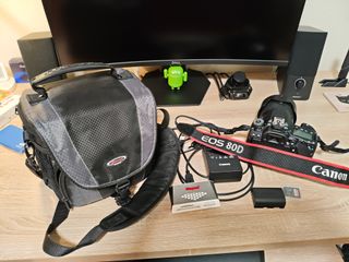 Cámara Canon EOS 80D + Objetivo 18-135mm