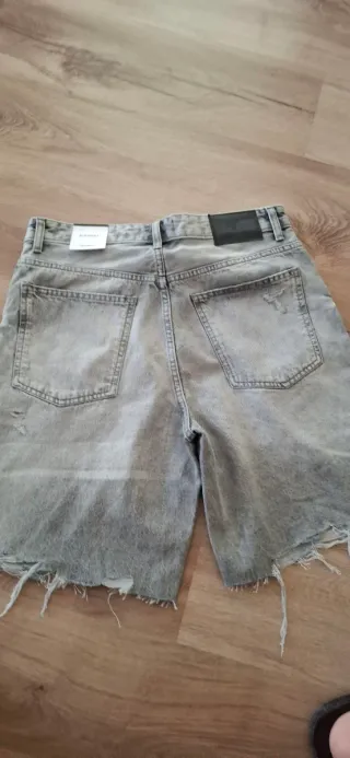 Pull&Bear Pantalón Vaquero Corto Roto Talla 40