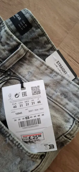 Pull&Bear Pantalón Vaquero Corto Roto Talla 40