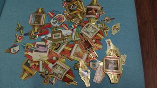 Figuras artesanales bailarinas doradas