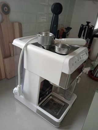 Cafetera Cecotec Blanca y Plateada