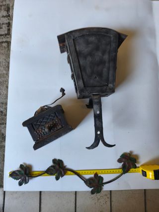 Set di oggetti in ferro battuto antichi