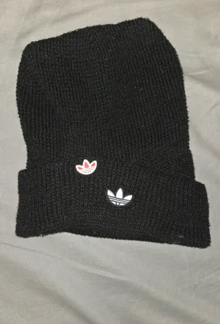 Gorro Adidas Negro y Blanco