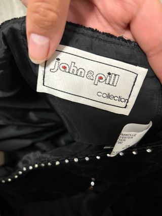 Vestido negro de terciopelo y gasa