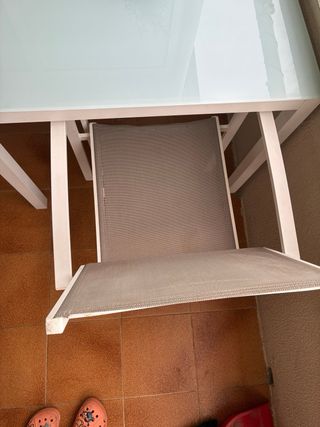 Mesa cuadrada exterior con 2 sillas