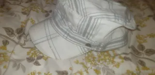 Gorra Quiksilver Militar Cuadros Gris Blanco.