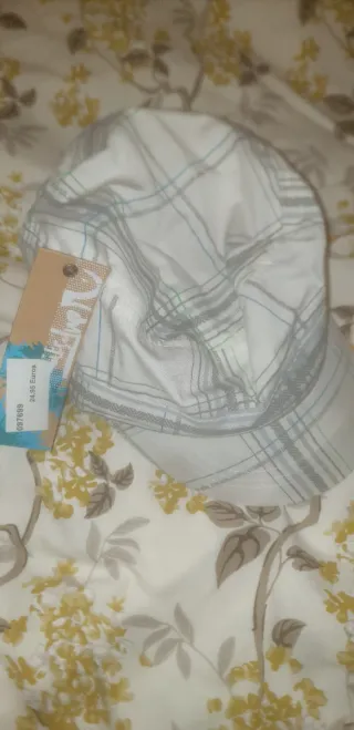 Gorra Quiksilver Militar Cuadros Gris Blanco.