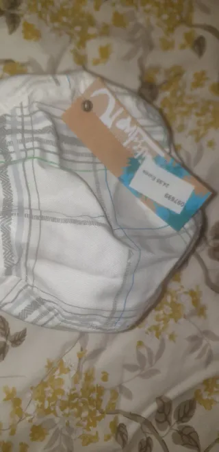 Gorra Quiksilver Militar Cuadros Gris Blanco.