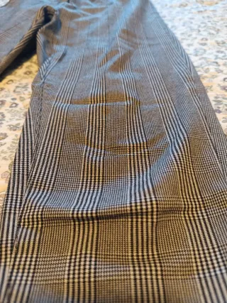 Pantalón pitillo cuadros negro y blanco