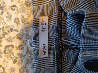 Pantalón pitillo cuadros negro y blanco