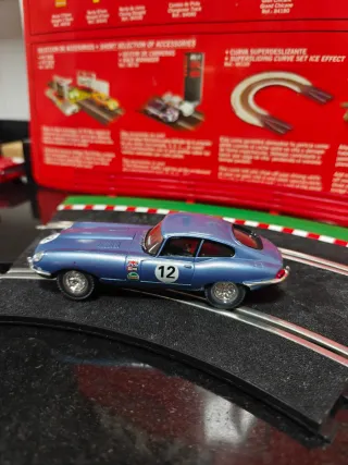 Coche Scalextric Jaguar E-Type Azul