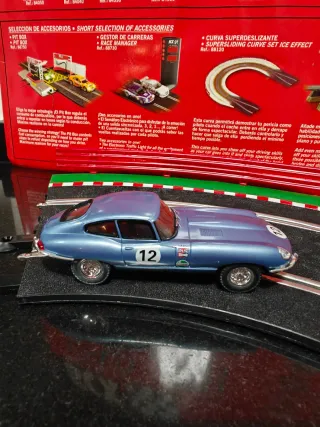 Coche Scalextric Jaguar E-Type Azul