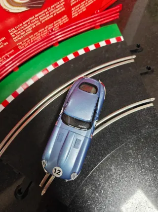 Coche Scalextric Jaguar E-Type Azul