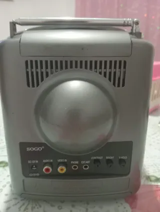 Televisión Portátil SOGO SS-2020B/W AM/FM