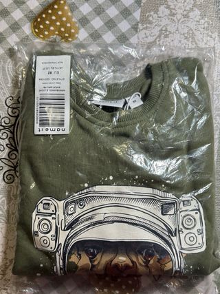 Sudadera con camello astronauta I need more space