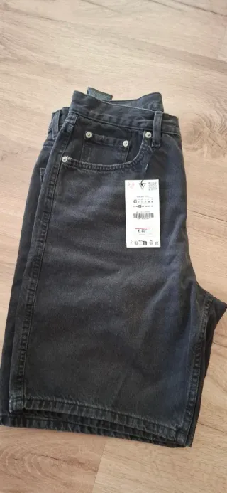Pantalón corto vaquero negro del zara talla 40