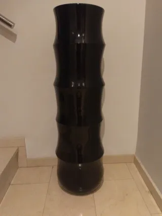 Jarrón alto negro de cristal