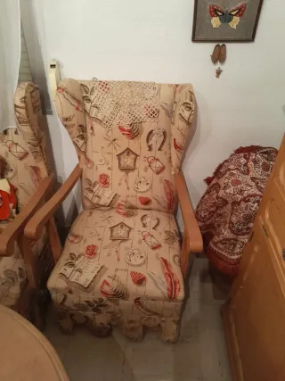 Sillón de tela con estampado