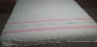 Manta antigua con rayas rosas y verdes