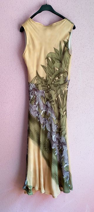 Vestido estampado cebra y hojas tropicales