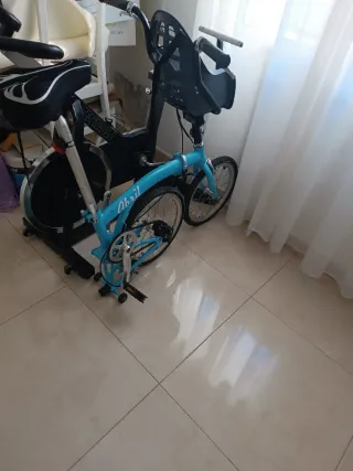 Bicicleta infantil azul plegable