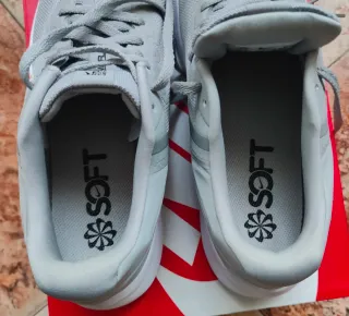 Zapatillas Nike Grises y Blancas