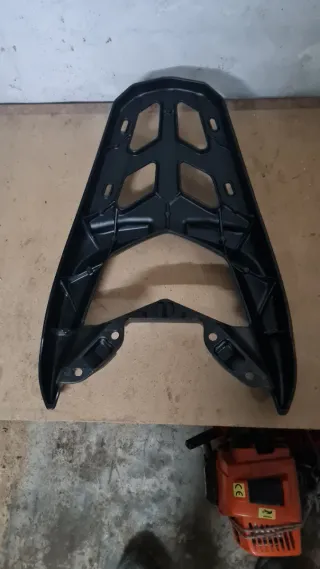 Soporte Baúl Yamaha NMAX 2024