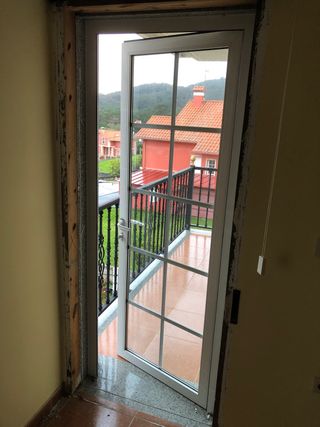 Puerta aluminio 78x207cm