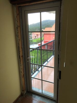 Puerta aluminio 78x207cm