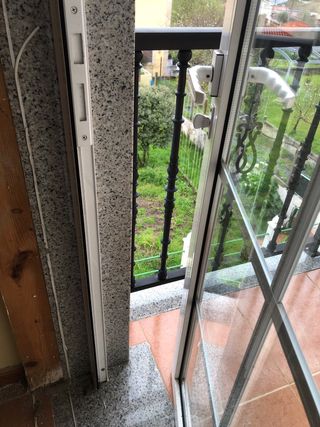 Puerta aluminio 78x207cm