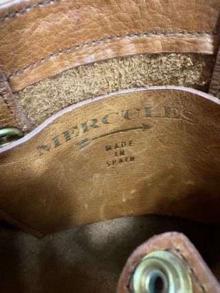 Bolso de piel marrón de mercules.