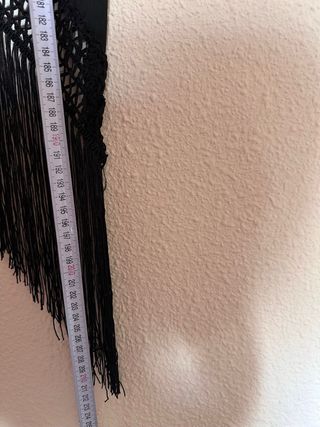 Mantón de Manila bordado negro y multicolor